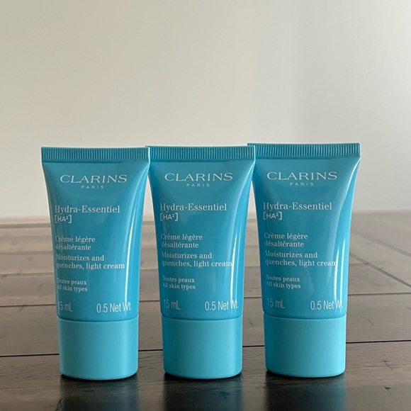 Clarins Hydra Essentiel Moisturizer and Quenches, Light Cream 45ml - Picture 1 of 1